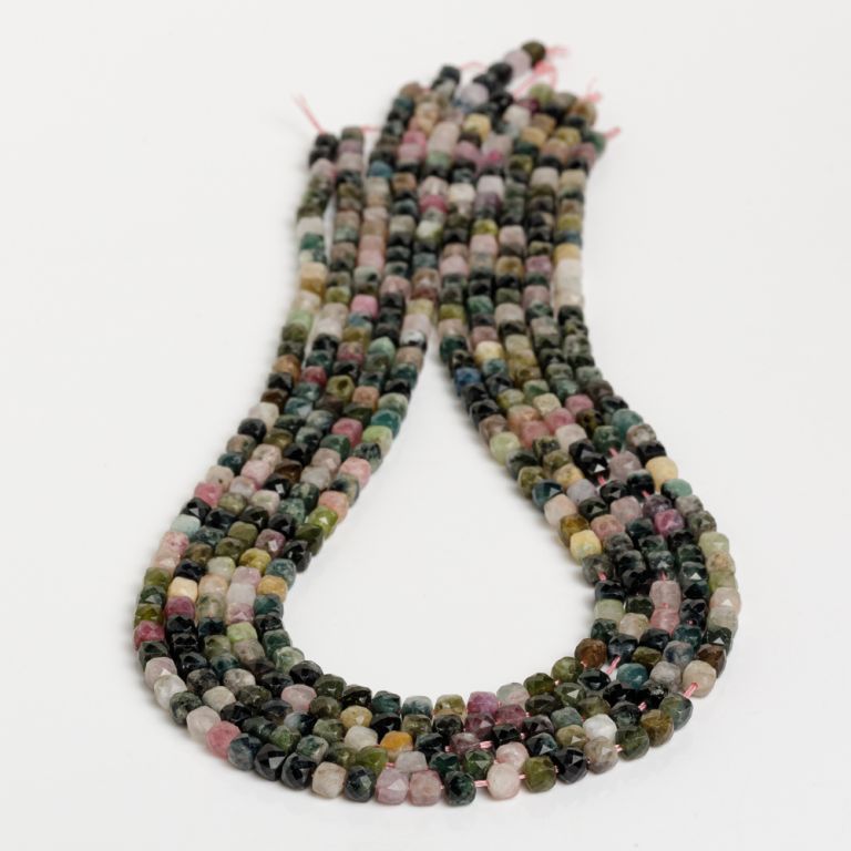 Turmalina cuburi fatetate 4.5 mm I Magazinuldepietre.ro