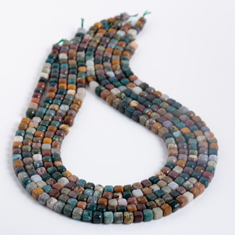 Agat indian cuburi fatetate 5 mm I Magazinuldepietre.ro
