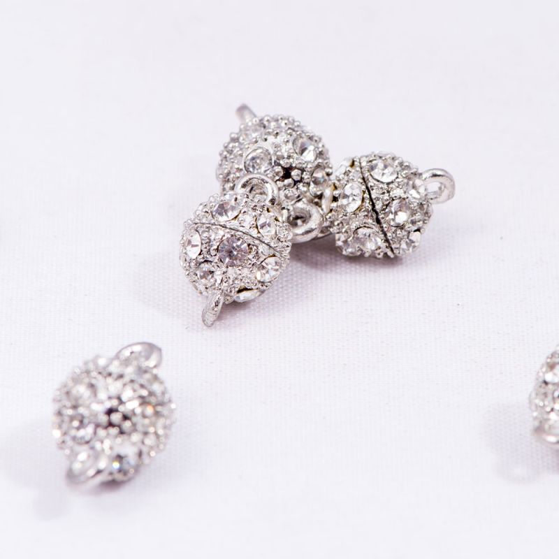 Inchizatoare magnet metal argintiu sfera 10 mm rhinestone alb - 5 buc I Magazinuldepietre.ro