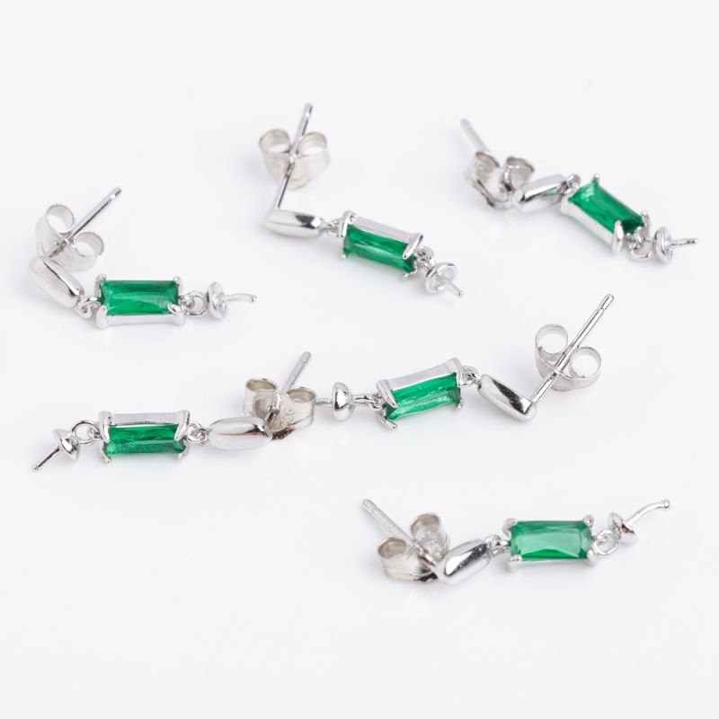 Black Friday - Reduceri [Tortite surub argint placat rodiu 2 dreptunghiuri briliant 4x14 mm zirconiu verde + fluturi - 1 per] Promotie