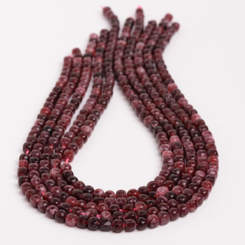 Pietre Semipretioase - Jad burgundy cuburi fatetate 5.5 mm