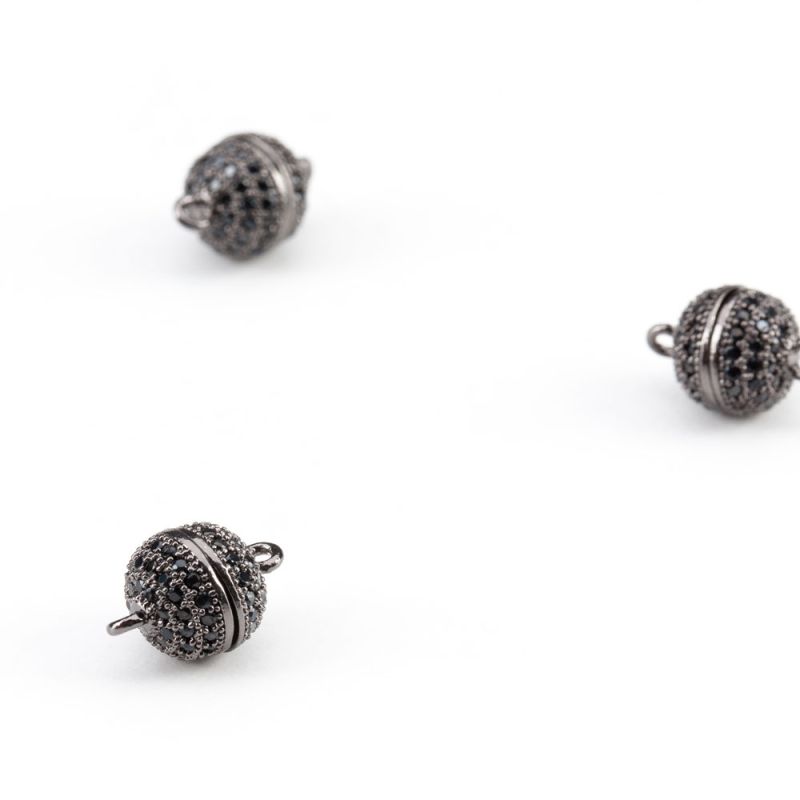 Inchizatoare cu magnet cupru placat negru sfera 8 mm zirconiu negru - 1 buc I Magazinuldepietre.ro