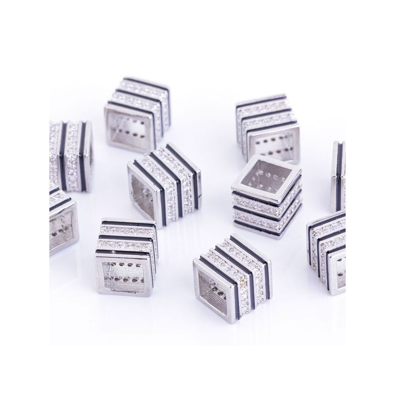 Distantier cupru placat argintiu cub linii negre 8.5 mm orificiu 6 mm zirconiu alb - 1 buc I Magazinuldepietre.ro