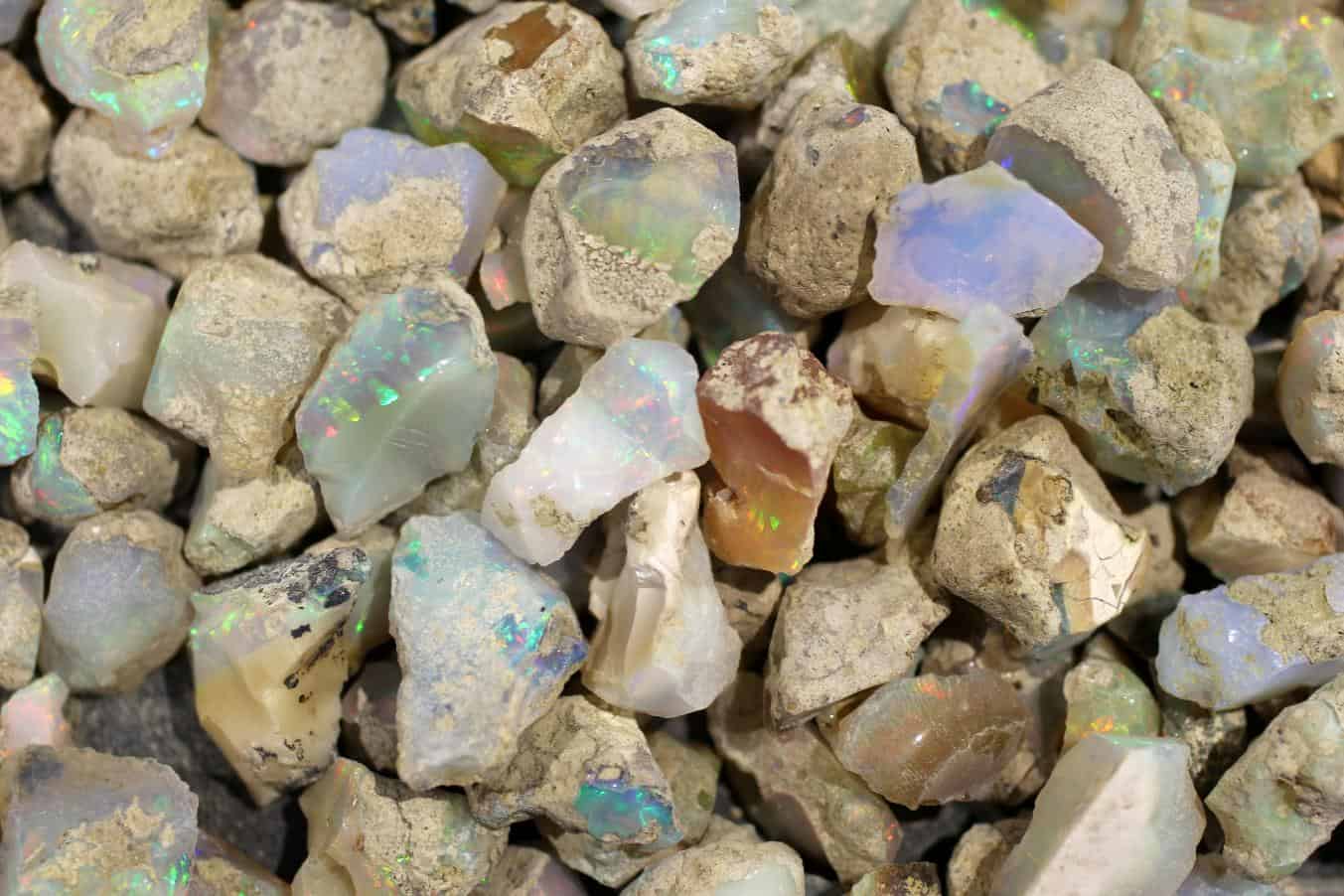 Opal - ce este, care sunt tipurile sale si ce semnificatii are?