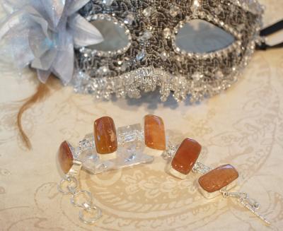 Confectionatul bijuteriilor acasa – Abilitatea de a transforma sclipirea magica a unei pietre semipretioase intr-o bijuterie spectaculoasa