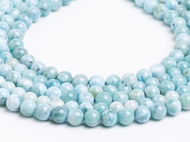 3. Larimar beneficii - pietre de larimar, forma sferica, nuanta albastru turcoaz, sirag