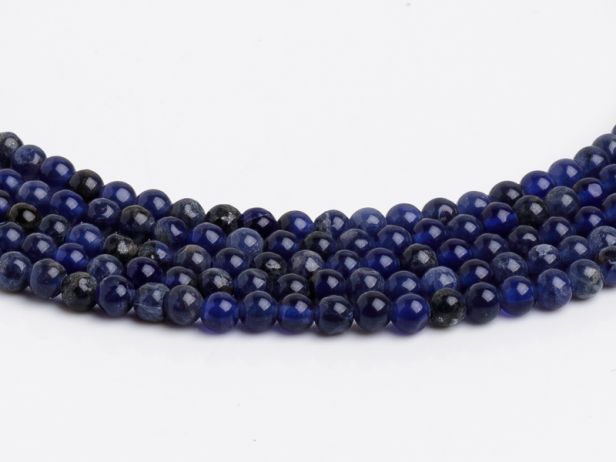 4. Pietre semipretioase albastre - sodalit, pietre albastru inchis