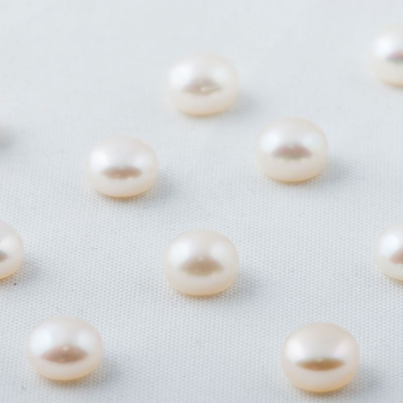 Cabosoane perle de cultura alb 6 mm - 10 buc I Magazinuldepietre.ro - magazinuldepietre.ro