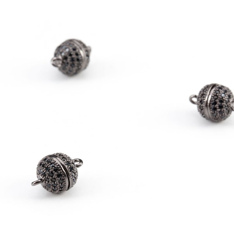 Inchizatoare cu magnet cupru placat negru sfera 8 mm zirconiu negru - 1 buc I Magazinuldepietre.ro - magazinuldepietre.ro