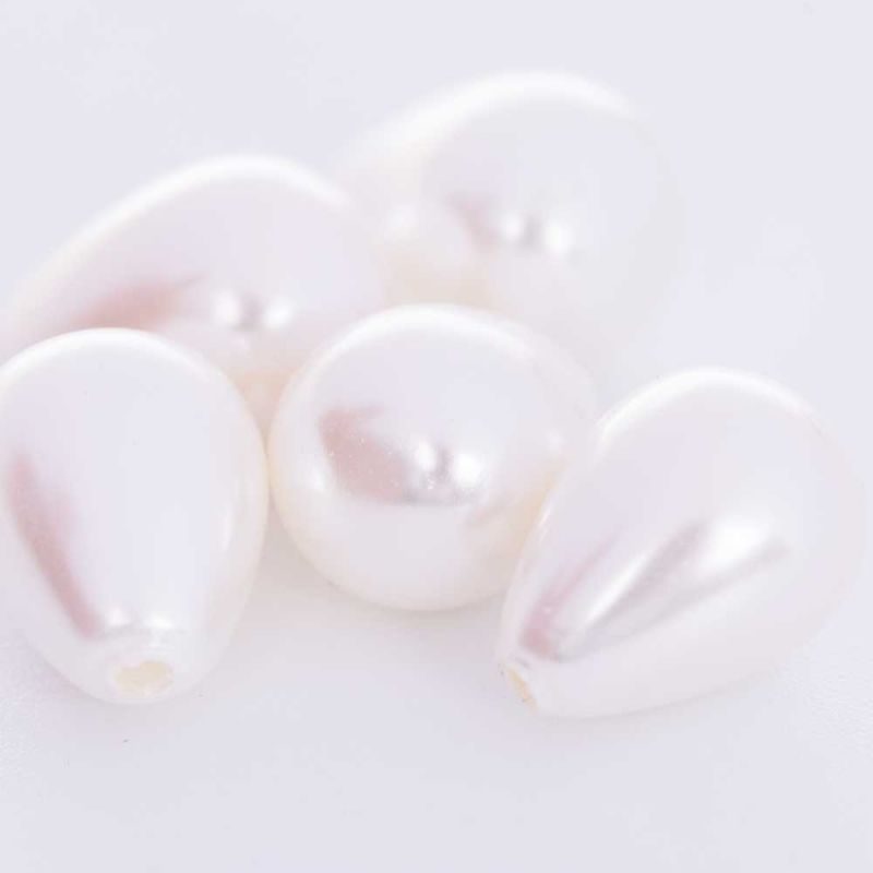 Scoica alb perlat picaturi de lipit 8x11 mm - 2 buc - magazinuldepietre.ro