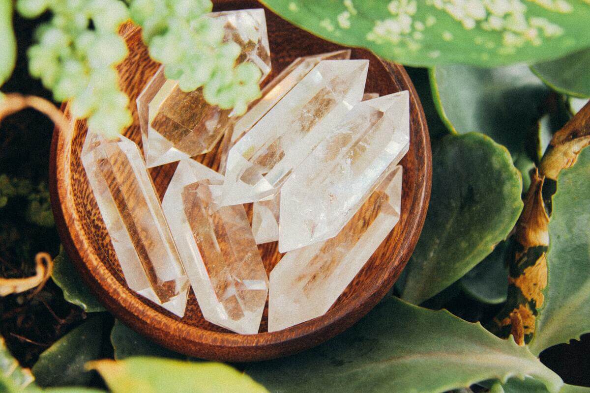 Selenitul si puterile sale terapeutice: descopera proprietatile energetice ale acestui cristal incredibil