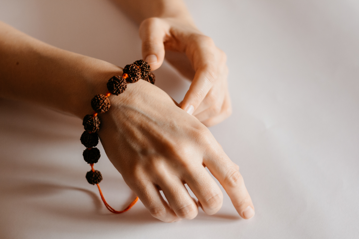 cum se poarta rudraksha